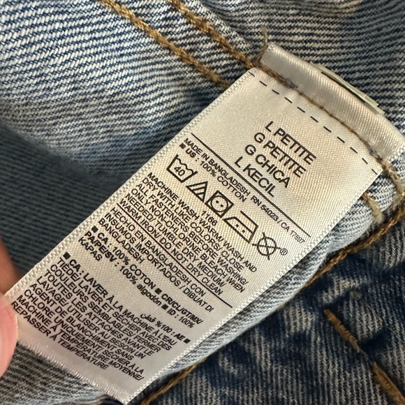 Old Navy Light Wash Distressed Denim Jean Jacket Women's Size L Petite Cotton - Picture 10 of 10